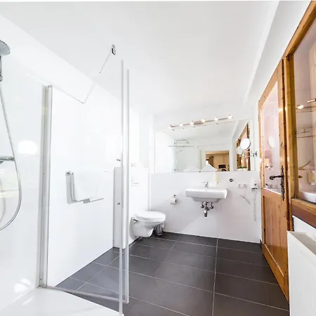 Alpenhaus Kesselfall, Near The Kitzsteinhorn Glacier Guest house 3*