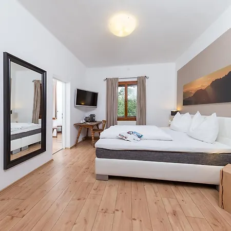 Alpenhaus Kesselfall, Near The Kitzsteinhorn Glacier ゲストハウス カプルーン